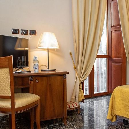 Le Stanze Del Vicere Boutique Hotel Napoli Eksteriør billede