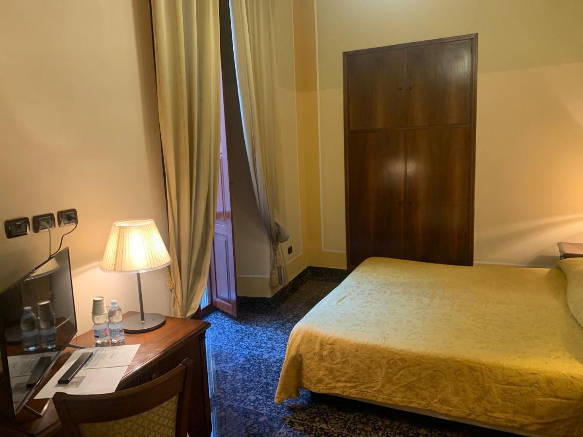 Le Stanze Del Vicere Boutique Hotel Napoli Eksteriør billede