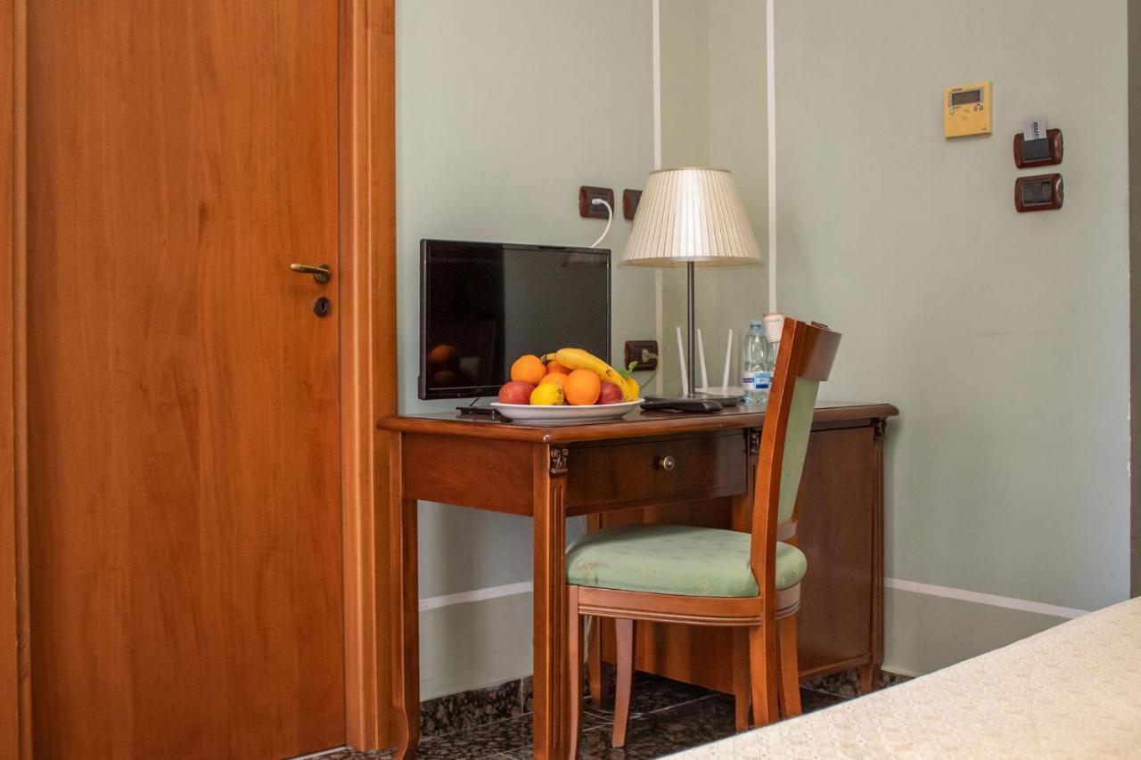 Le Stanze Del Vicere Boutique Hotel Napoli Eksteriør billede