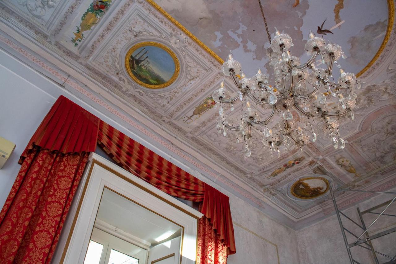 Le Stanze Del Vicere Boutique Hotel Napoli Eksteriør billede