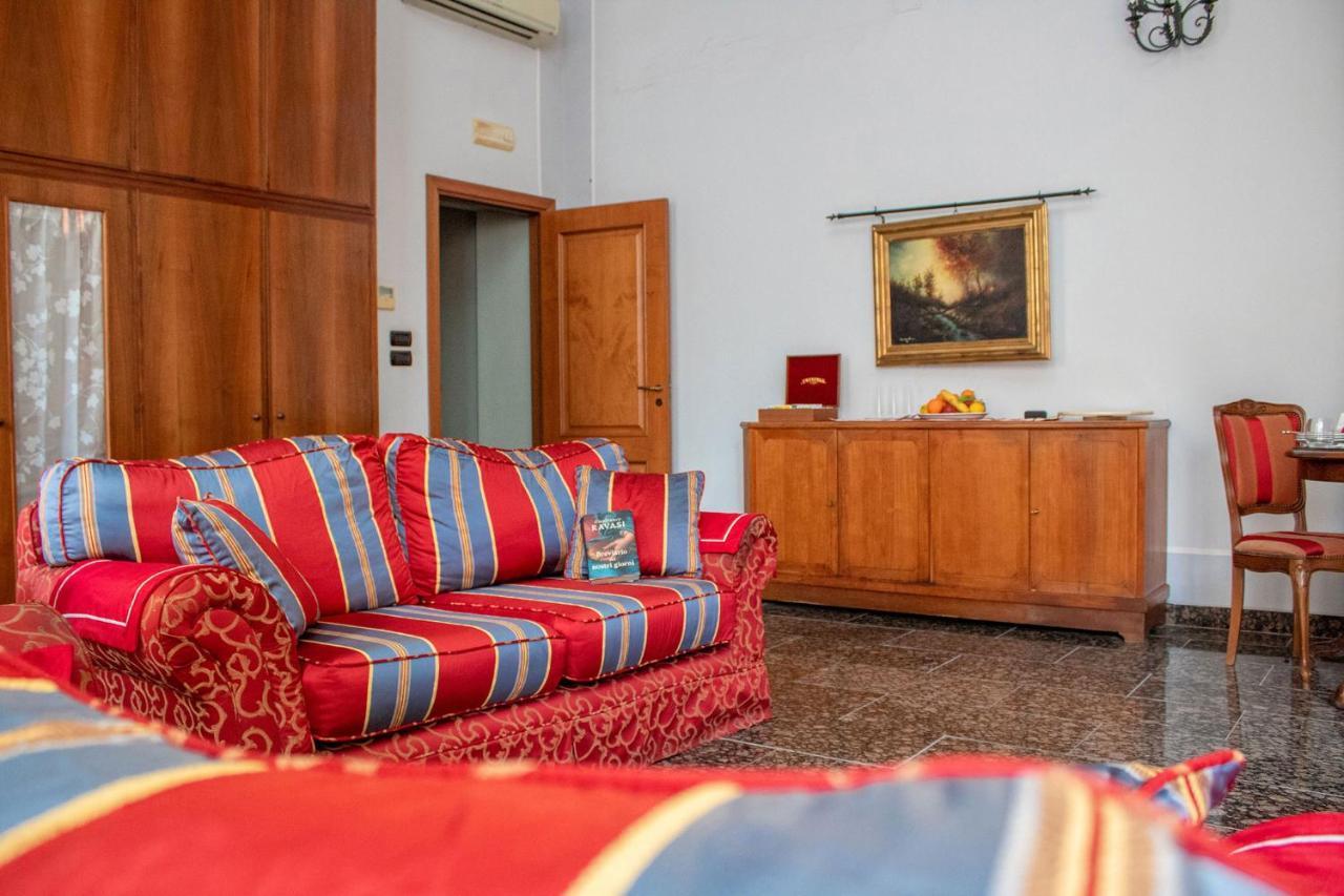 Le Stanze Del Vicere Boutique Hotel Napoli Eksteriør billede