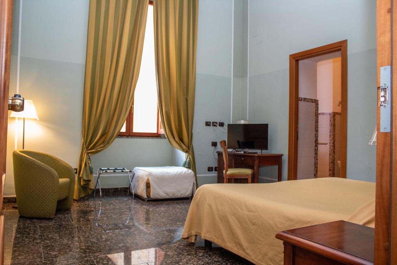 Le Stanze Del Vicere Boutique Hotel Napoli Eksteriør billede
