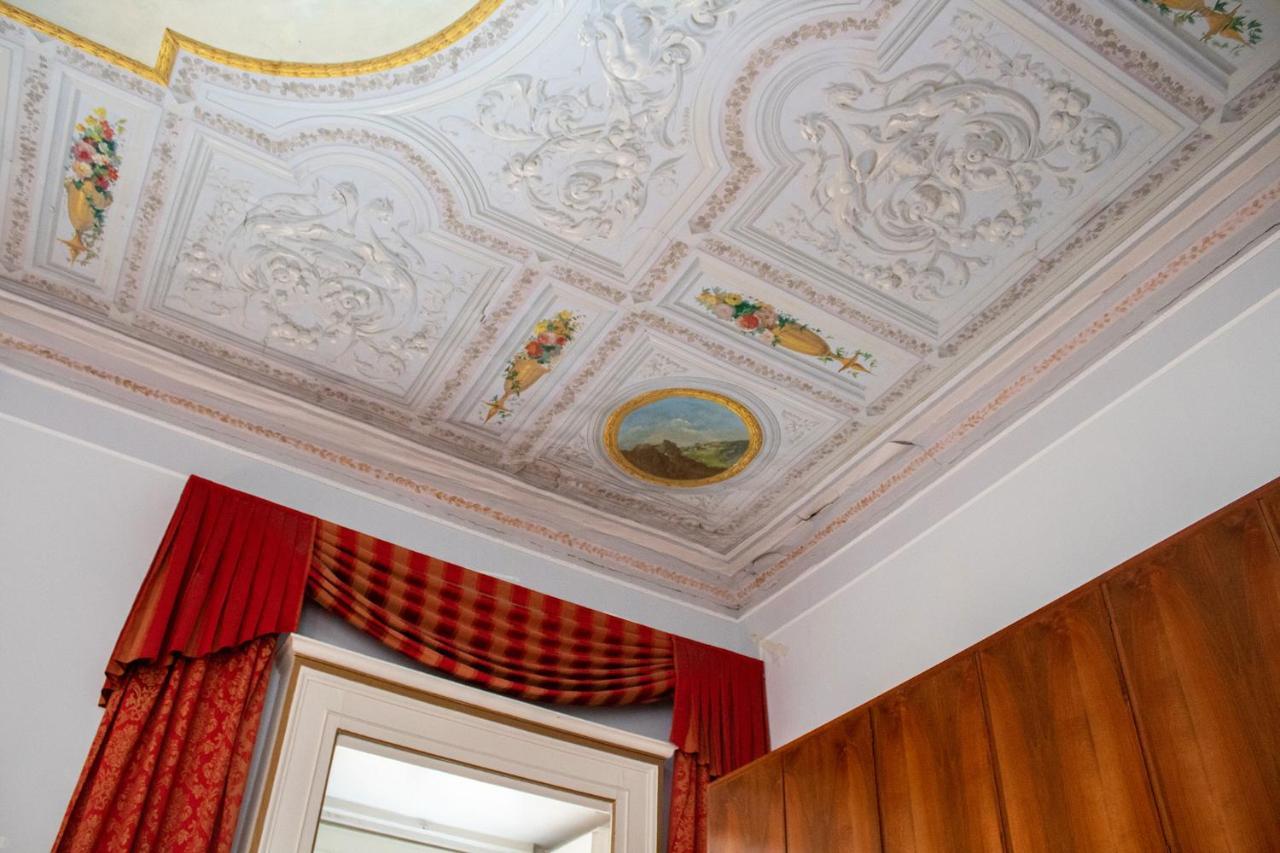 Le Stanze Del Vicere Boutique Hotel Napoli Eksteriør billede